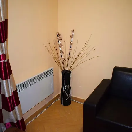 Highland Apartment *